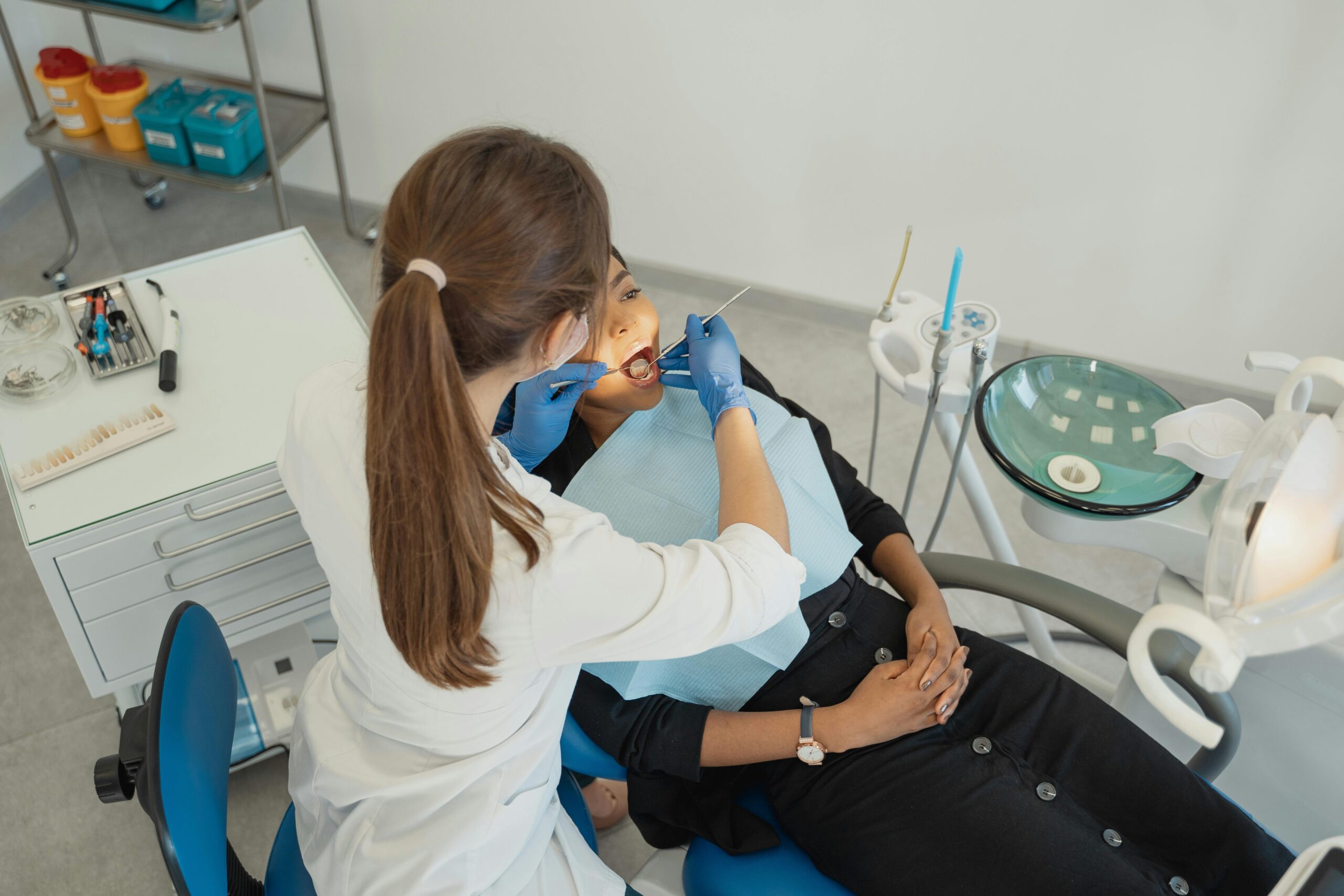 When to Seek Emergency Dental Services: A Guide for Local Residents